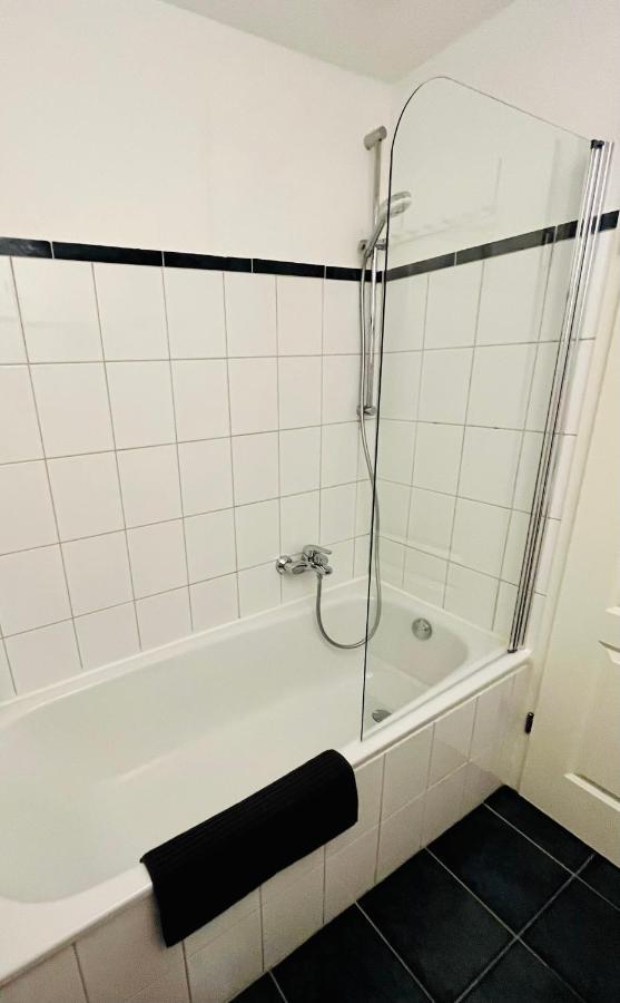 Aycatcherhomes - Top Lage I 4 Personen I 2 Schlafzimmer I Zentral I Altstadt Marburg I Naehe Fluss Lahn I Wlan I Apartment Sirius ภายนอก รูปภาพ